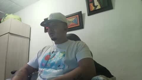 Snapshot of magic_milk23 chatting on October 2025 04:10:01 AM magic_milk23 online show from October 2025 04:10:01 AM