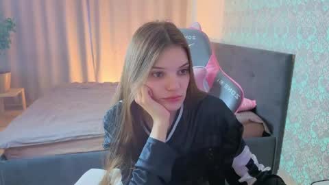 Snapshot of magic_shy chatting on May 2026 01:54:01 AM Merry online show from May 2026 01:54:01 AM