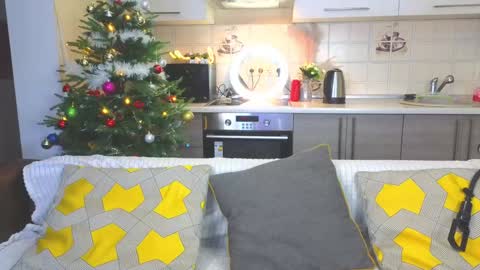 Snapshot of magical_mermaids chatting on December 2024 11:28:02 AM Alice online show from December 2024 11:28:02 AM