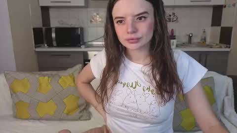 Snapshot of magical_mermaids chatting on October 2025 12:59:01 PM Alice online show from October 2025 12:59:01 PM