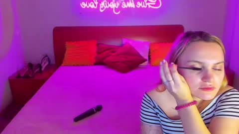 Lili and Bella online show from March 2025 07:15:01 AM