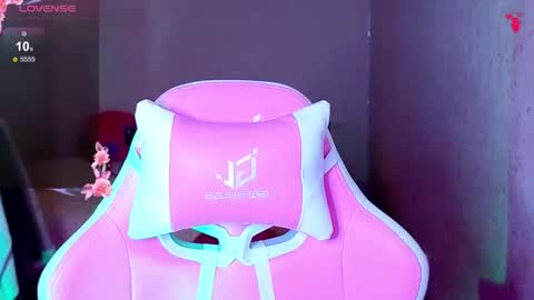 Snapshot of magicladyy chatting on November 2025 10:20:02 PM Angel online show from November 2025 10:20:02 PM