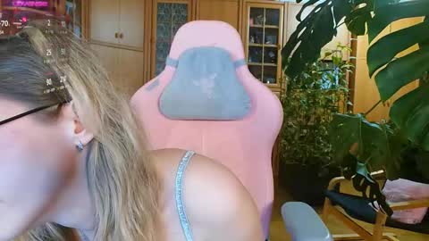 Snapshot of magicstylex chatting on February 2025 04:44:01 AM Nicole online show from February 2025 04:44:01 AM