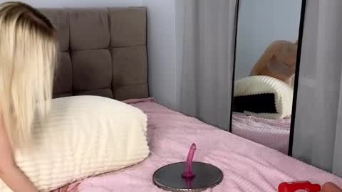 Snapshot of magnificent_angel chatting on February 2025 01:33:01 AM Sasha online show from February 2025 01:33:01 AM