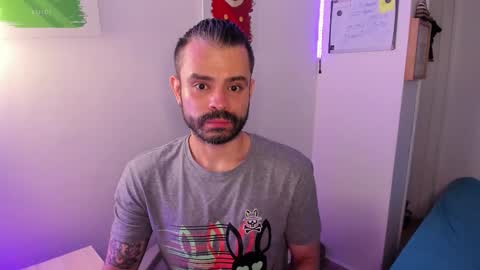 Snapshot of magnus_king chatting on March 2026 04:18:01 AM online show from March 2026 04:18:01 AM