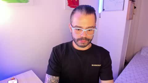 Snapshot of magnus_king chatting on April 2026 01:42:01 AM online show from April 2026 01:42:01 AM