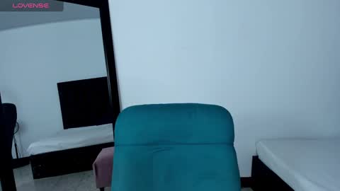 Snapshot of maia_davies chatting on January 2025 05:15:01 PM Maia online show from January 2025 05:15:01 PM