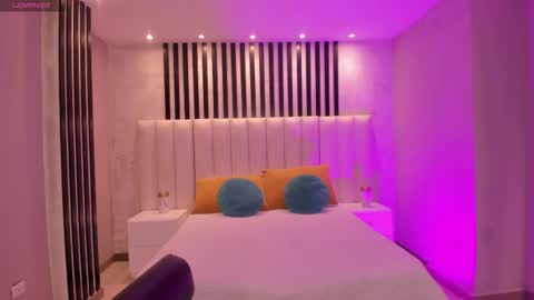  Maia  online show from November 2025 07:15:01 PM