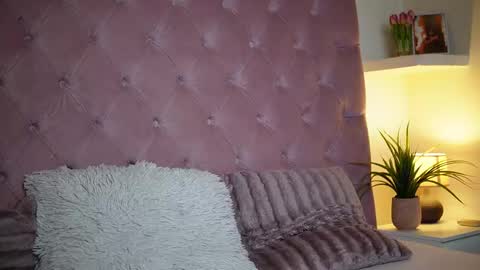  Maia  online show from March 2026 06:58:01 PM