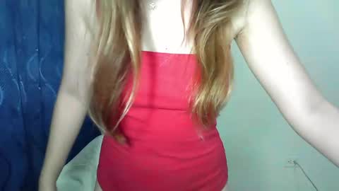 Snapshot of maiarosse_ chatting on May 2026 03:15:02 AM MaiaRosse online show from May 2026 03:15:02 AM