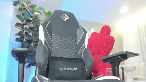 Snapshot of maicolruggeri chatting on April 2026 11:43:02 PM MAICOL online show from April 2026 11:43:02 PM