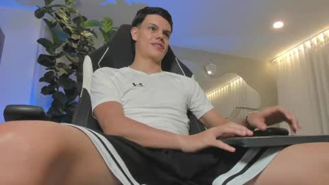 Snapshot of maicolruggeri chatting on April 2026 12:13:01 AM MAICOL online show from April 2026 12:13:01 AM