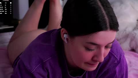 Snapshot of maidabuoy chatting on April 2026 06:19:01 AM Lucy online show from April 2026 06:19:01 AM