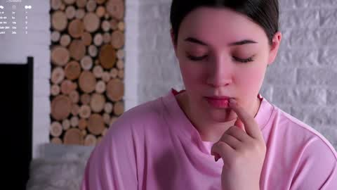 Snapshot of maidabuoy chatting on April 2026 02:07:01 AM Lucy online show from April 2026 02:07:01 AM