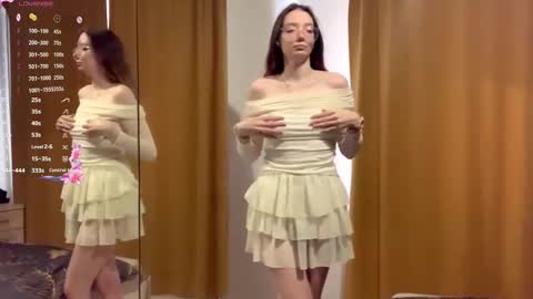 Elina online show from October 2025 07:17:02 AM