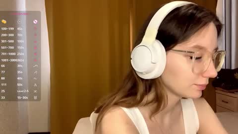 Elina online show from October 2025 09:31:01 AM