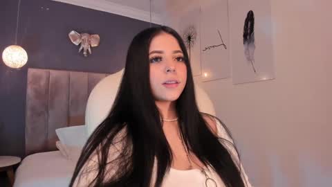 Snapshot of maiiitee_ chatting on December 2024 06:02:01 PM Mait online show from December 2024 06:02:01 PM