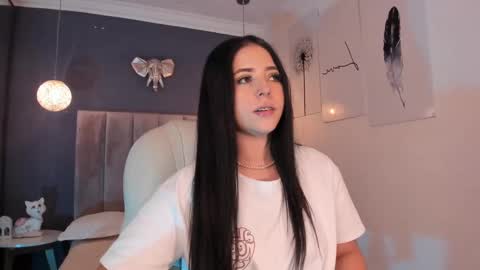 Snapshot of maiiitee_ chatting on December 2024 03:42:01 PM Mait online show from December 2024 03:42:01 PM