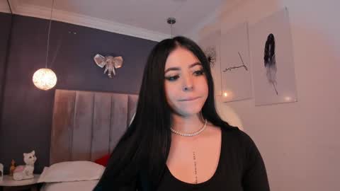 Snapshot of maiiitee_ chatting on January 2025 07:45:01 PM Mait online show from January 2025 07:45:01 PM