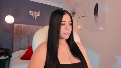 Snapshot of maiiitee_ chatting on February 2025 01:42:02 PM Mait online show from February 2025 01:42:02 PM