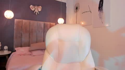 Snapshot of maiiitee_ chatting on March 2025 04:33:02 PM Mait online show from March 2025 04:33:02 PM