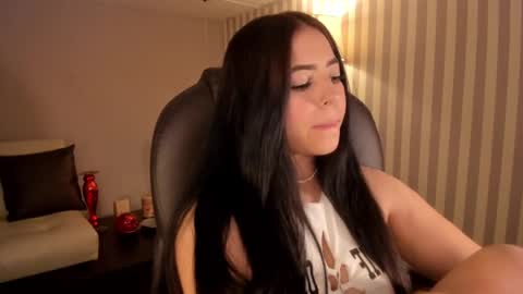 Snapshot of maiiitee_ chatting on October 2025 06:16:02 PM Mait online show from October 2025 06:16:02 PM