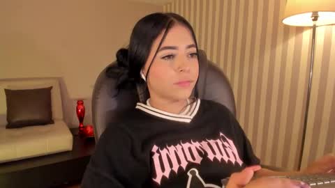 Snapshot of maiiitee_ chatting on November 2025 01:33:02 PM Mait online show from November 2025 01:33:02 PM