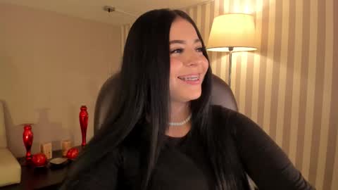 Snapshot of maiiitee_ chatting on November 2025 02:27:01 PM Mait online show from November 2025 02:27:01 PM