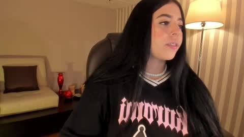 Snapshot of maiiitee_ chatting on November 2025 06:29:02 PM Mait online show from November 2025 06:29:02 PM