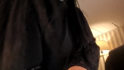 Snapshot of maiiitee_ chatting on November 2025 01:24:02 PM Mait online show from November 2025 01:24:02 PM