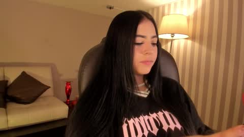 Snapshot of maiiitee_ chatting on December 2025 04:24:02 PM Mait online show from December 2025 04:24:02 PM