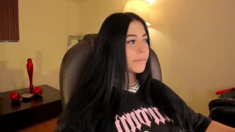 Snapshot of maiiitee_ chatting on January 2026 05:37:01 PM Mait online show from January 2026 05:37:01 PM