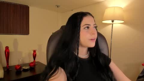 Snapshot of maiiitee_ chatting on February 2026 01:50:02 PM Mait online show from February 2026 01:50:02 PM