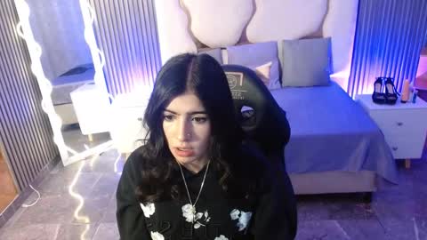 maiily_tay online show from November 2025 11:29:01 AM