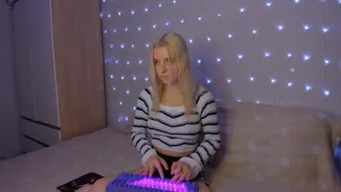 Your kitty online show from September 2025 03:50:02 PM