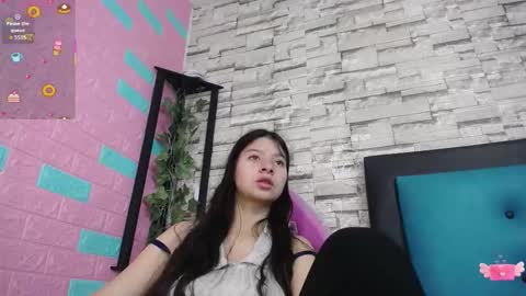  MAILY CAN  online show from October 2025 12:59:02 PM