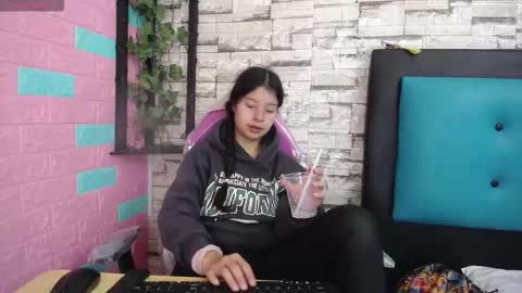  MAILY CAN  online show from November 2025 01:11:01 PM