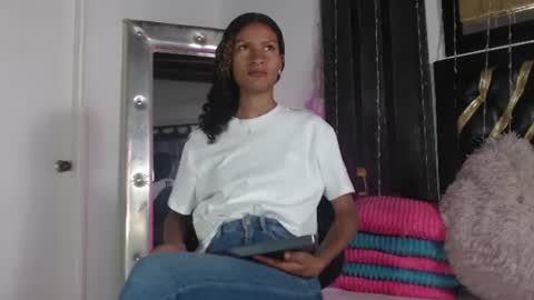 Snapshot of mailyn_gold chatting on July 2026 12:21:02 PM mailyn_gold online show from July 2026 12:21:02 PM