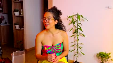 Snapshot of maithe_perroni chatting on March 2026 11:28:02 PM Lauu online show from March 2026 11:28:02 PM