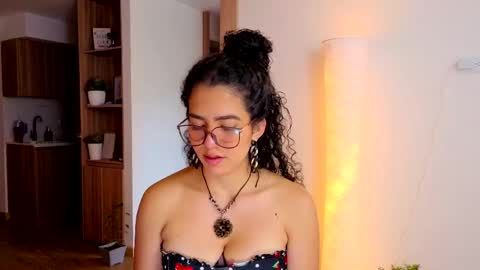 Snapshot of maithe_perroni chatting on April 2026 08:24:02 PM Lauu online show from April 2026 08:24:02 PM