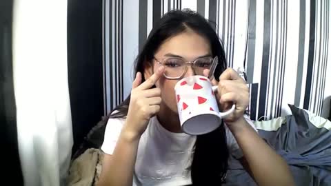 Snapshot of makekeanacum chatting on March 2025 04:01:01 AM SWEET KEANA online show from March 2025 04:01:01 AM