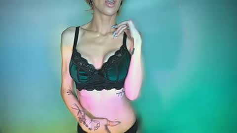 Snapshot of makemebeautiful chatting on February 2025 06:58:01 PM  April Dayze  makemebeautiful online show from February 2025 06:58:01 PM