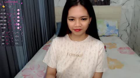 Snapshot of makeyousatisfy chatting on September 2025 11:04:01 AM Nathalie and Anne online show from September 2025 11:04:01 AM