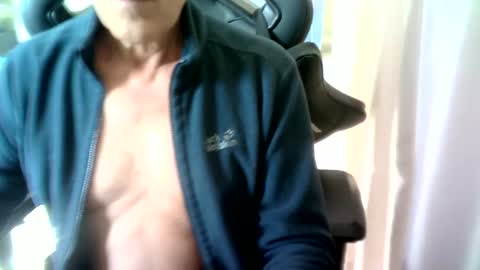 Snapshot of makis8989 chatting on December 2024 09:40:02 AM makis8989 online show from December 2024 09:40:02 AM