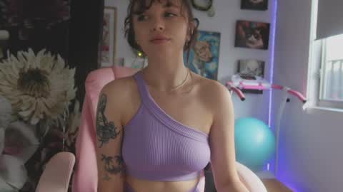 Snapshot of makiyahbelle2 chatting on April 2026 02:44:02 AM MakiyahBelle online show from April 2026 02:44:02 AM