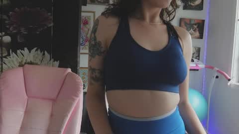 Snapshot of makiyahbelle2 chatting on April 2026 04:50:02 AM MakiyahBelle online show from April 2026 04:50:02 AM