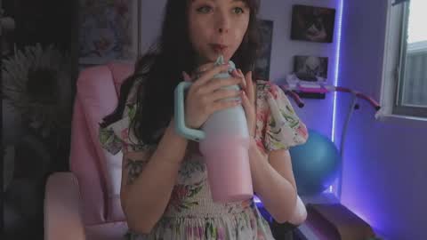 Snapshot of makiyahbelle2 chatting on April 2026 07:22:01 AM MakiyahBelle online show from April 2026 07:22:01 AM