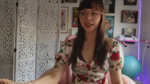 Snapshot of makiyahbelle2 chatting on June 2026 04:02:01 AM MakiyahBelle online show from June 2026 04:02:01 AM
