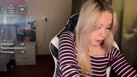 Snapshot of maksisisia chatting on November 2025 04:16:01 PM maksisisia online show from November 2025 04:16:01 PM