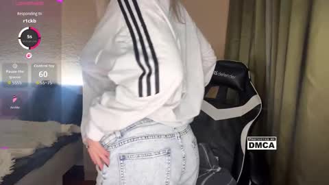 Snapshot of maksisisia chatting on November 2025 05:39:02 PM maksisisia online show from November 2025 05:39:02 PM